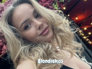 Blondiekiss